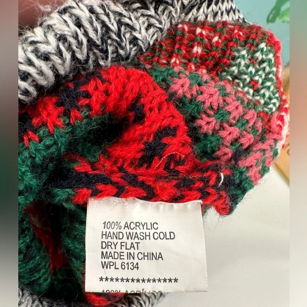 Muk LUKS Norwegian inspired girls hat, excellent condition
